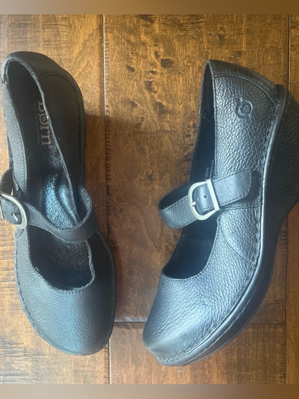 Born black pebbles leather Mary Jane wedges Sz. 9